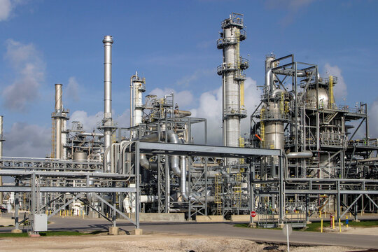 Bulk storage tanks at Rotterdam terminal